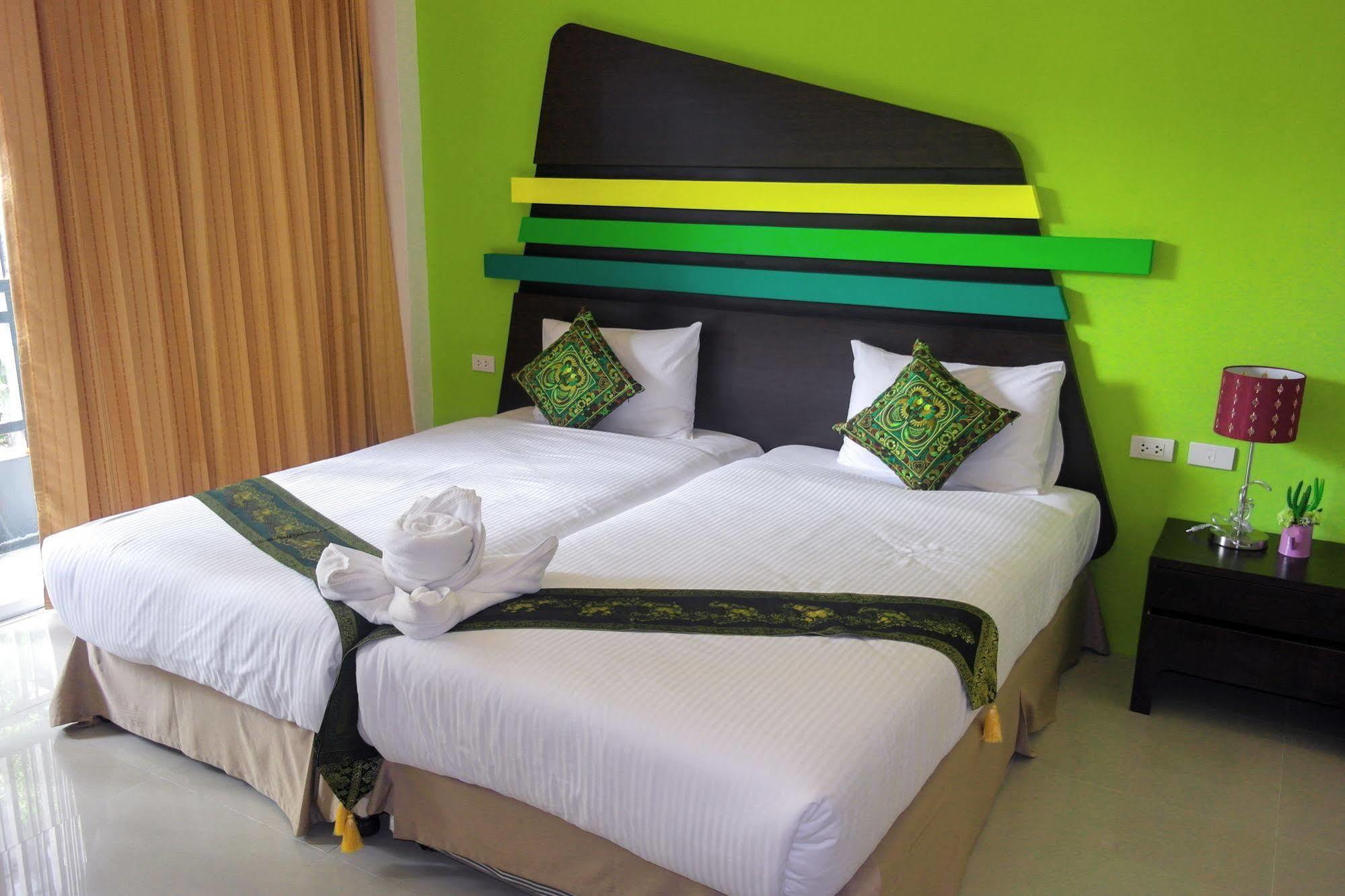 Oyo 792 Omsaga Phuket Hotel Exterior photo