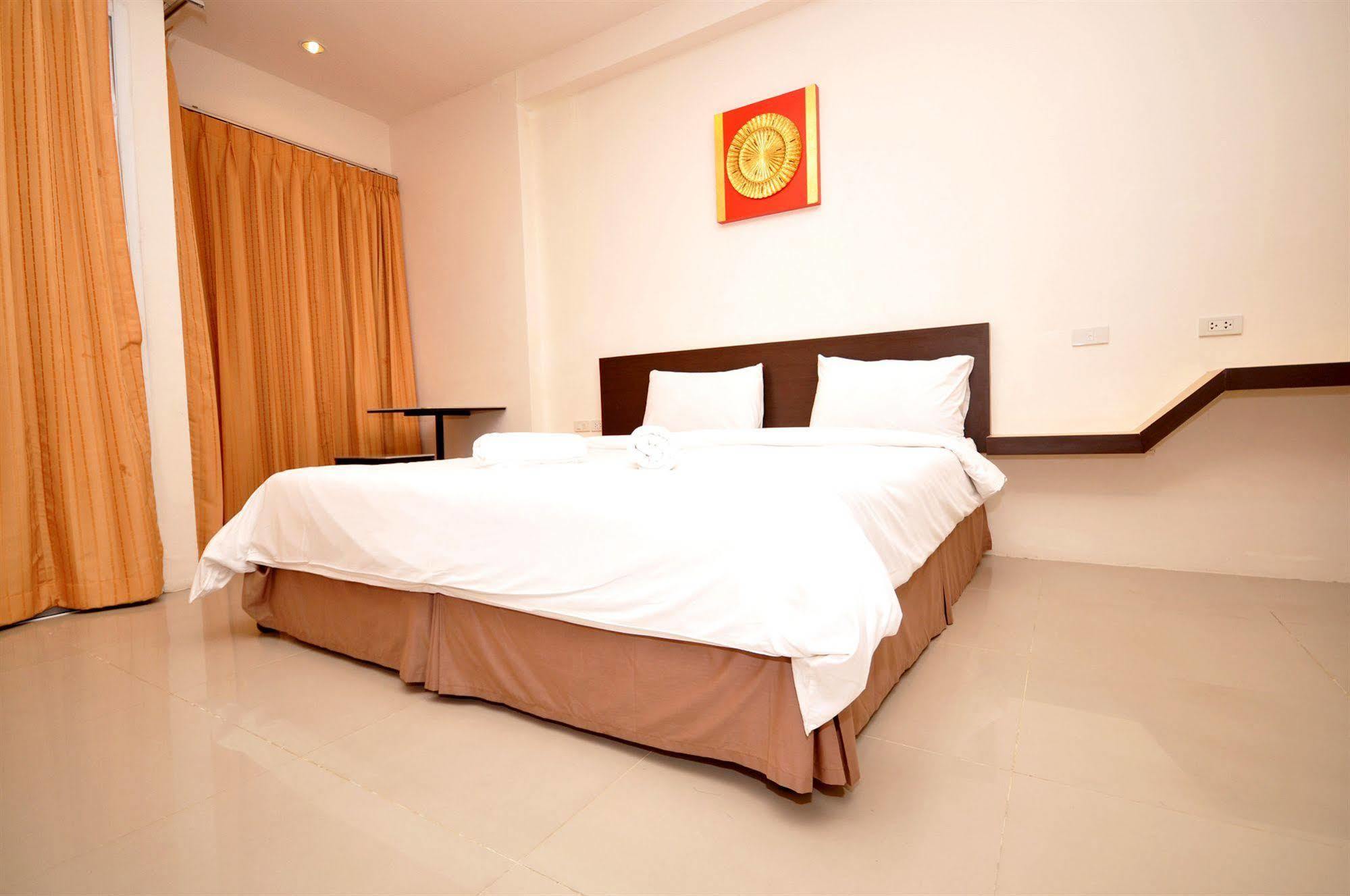 Oyo 792 Omsaga Phuket Hotel Exterior photo
