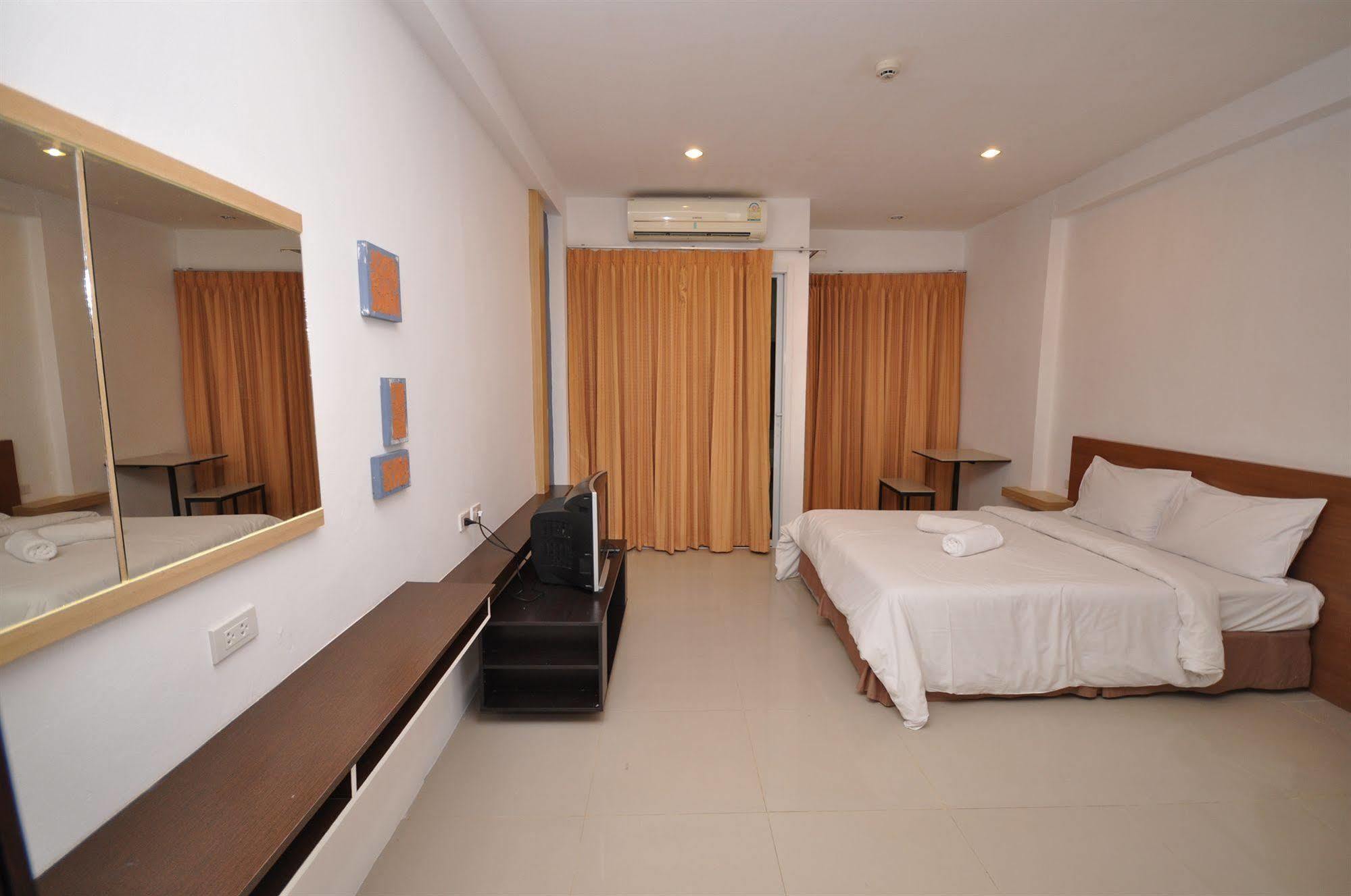 Oyo 792 Omsaga Phuket Hotel Exterior photo