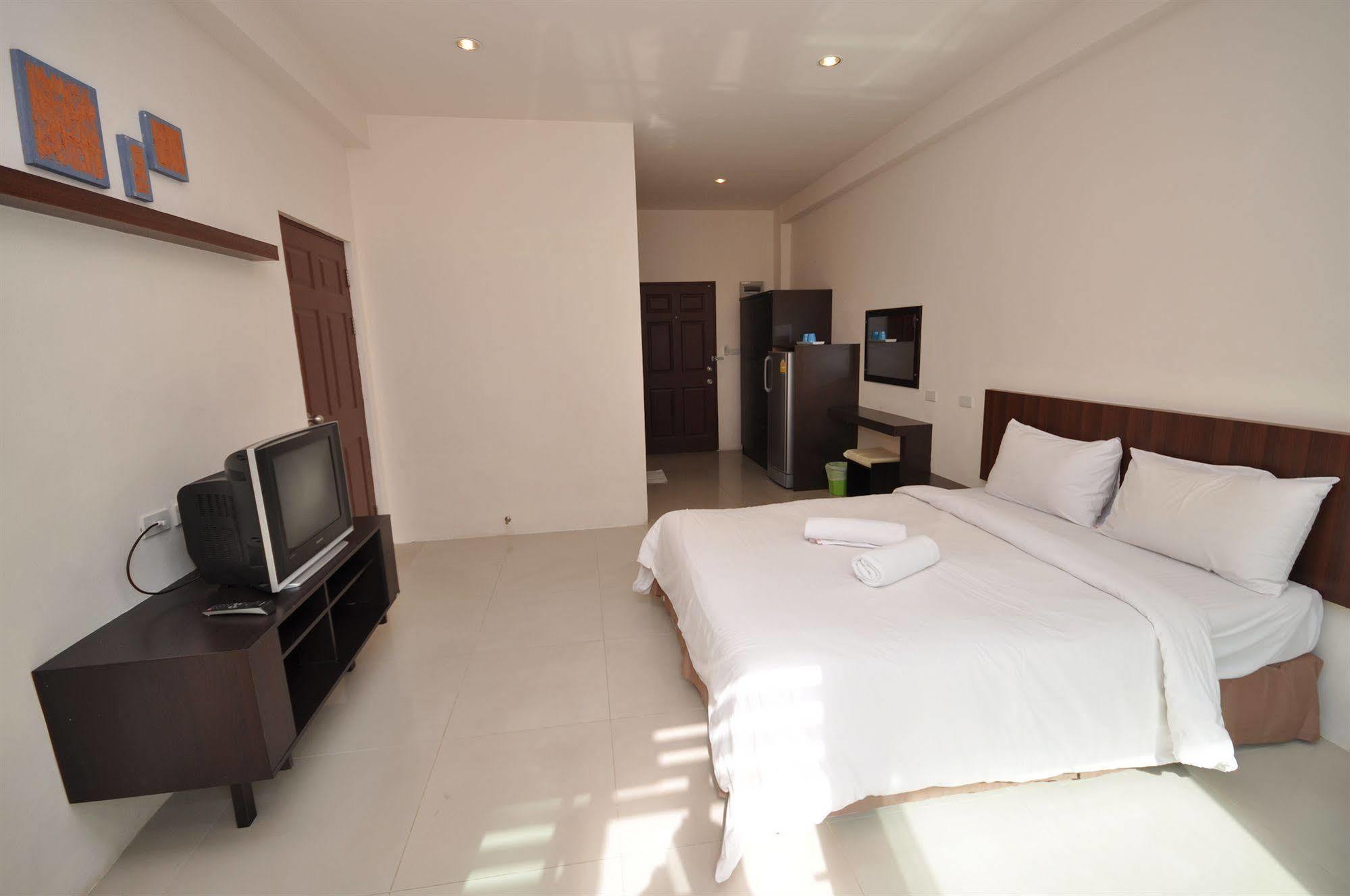 Oyo 792 Omsaga Phuket Hotel Exterior photo
