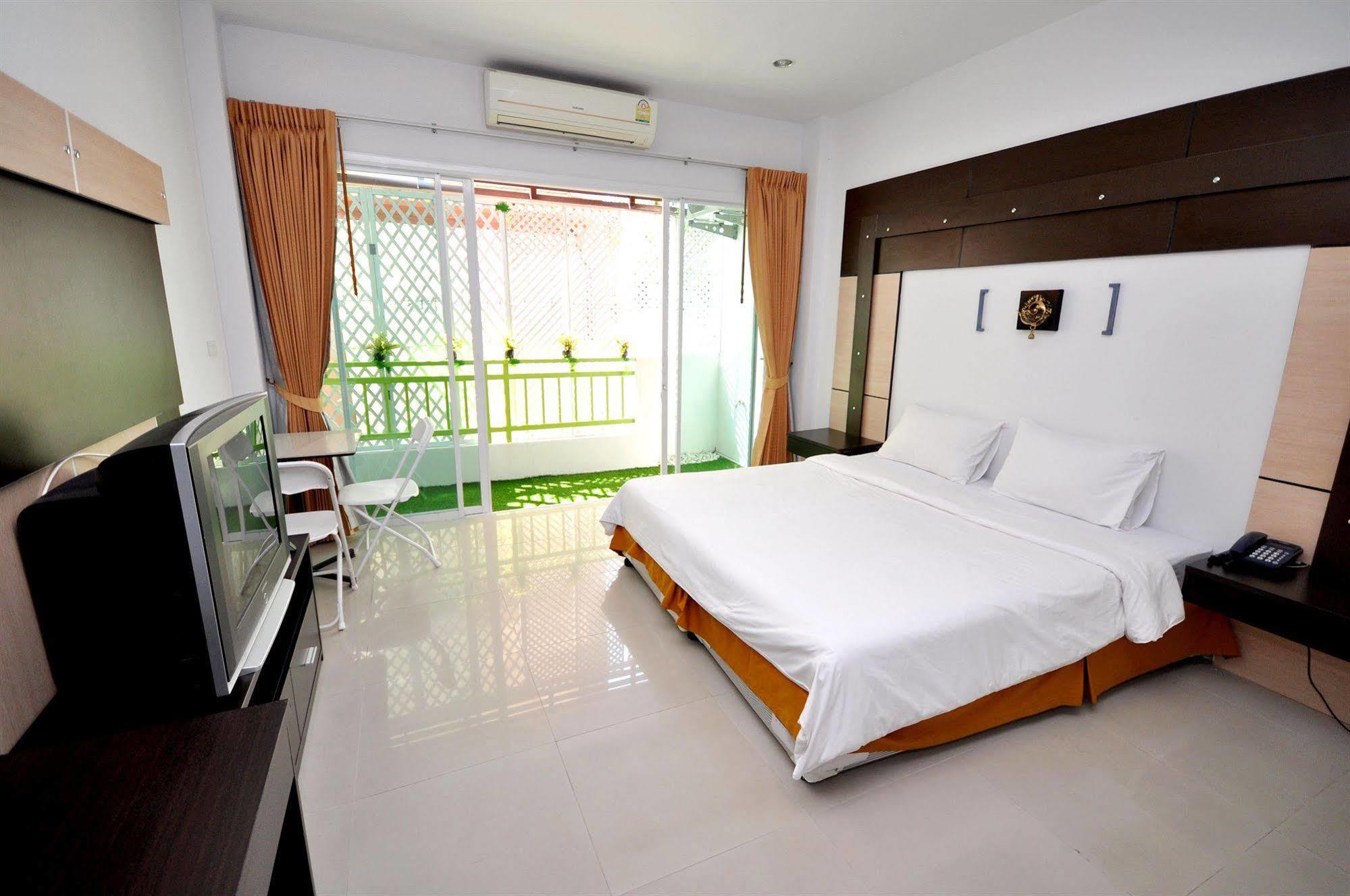 Oyo 792 Omsaga Phuket Hotel Exterior photo